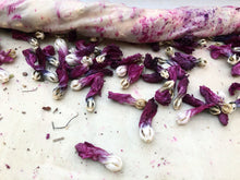 Load image into Gallery viewer, flower dyes: bundle dyeing + pounding - saturday july 10