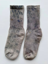 Load image into Gallery viewer, natural dye socks, hibiscus and logwood, medium
