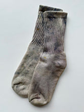 Load image into Gallery viewer, natural dye socks, hibiscus and logwood, medium
